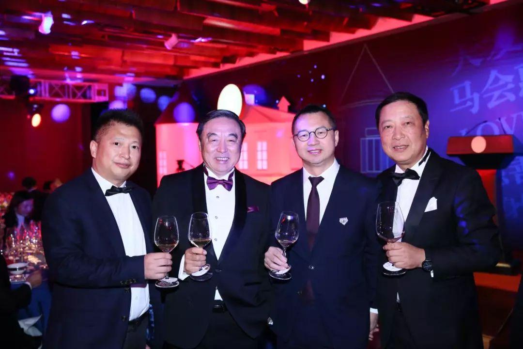 香港馬會傳真——連接賽場內(nèi)外的信息橋梁，香港馬會傳真，賽場內(nèi)外的信息橋梁