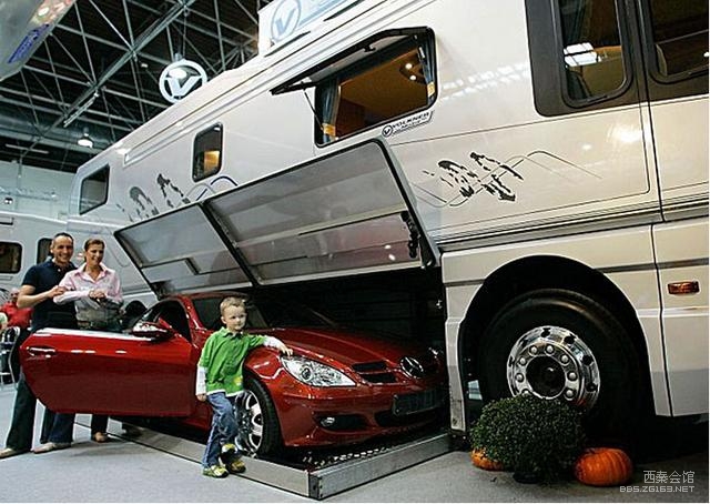 探索未來，2025新澳門正版免費資本車的時代來臨，2025新澳門正版免費資本車時代，探索未來的機遇與挑戰(zhàn)