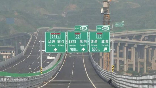 香港最快最精準(zhǔn)的免費(fèi)資料與高速公路的發(fā)展，香港免費(fèi)資料與高速公路發(fā)展，速度與精準(zhǔn)性的完美結(jié)合